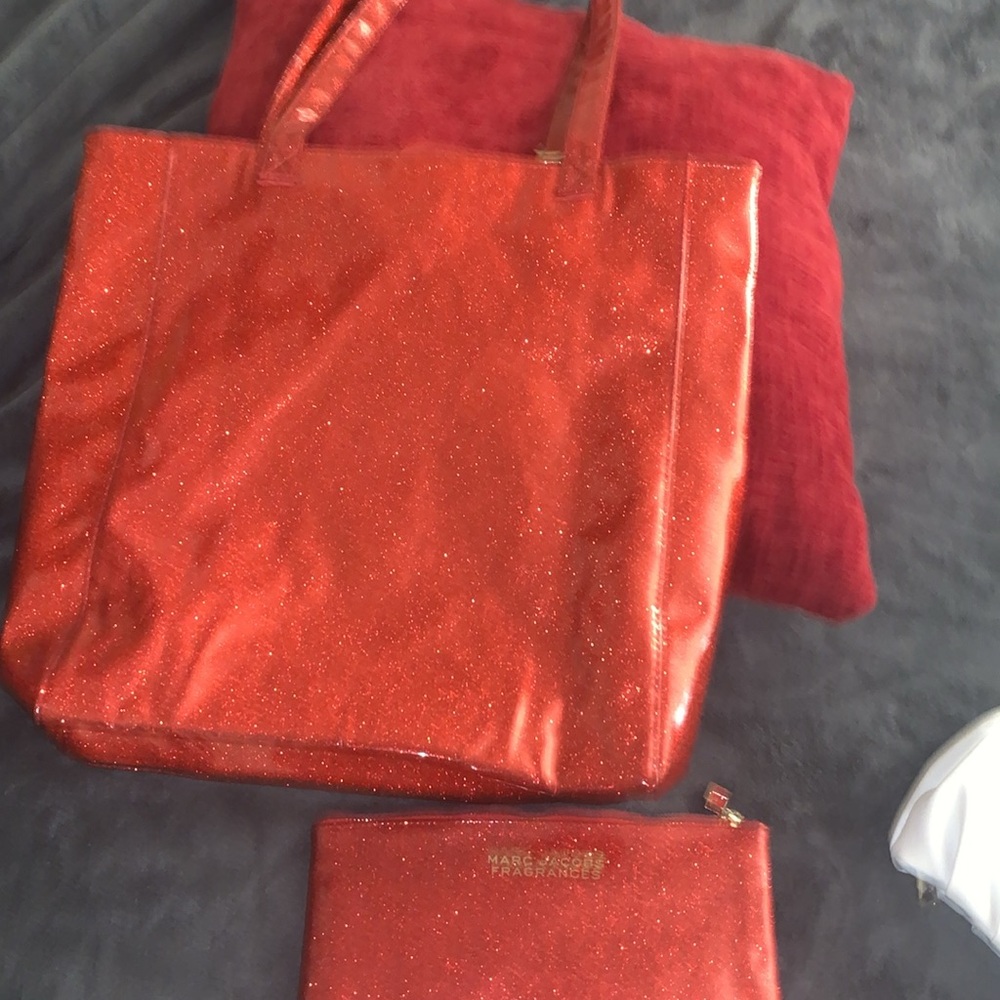 Marc jacobs 2 piece set new with tags. Inside lineing of bag is gone - Picture 6 of 7